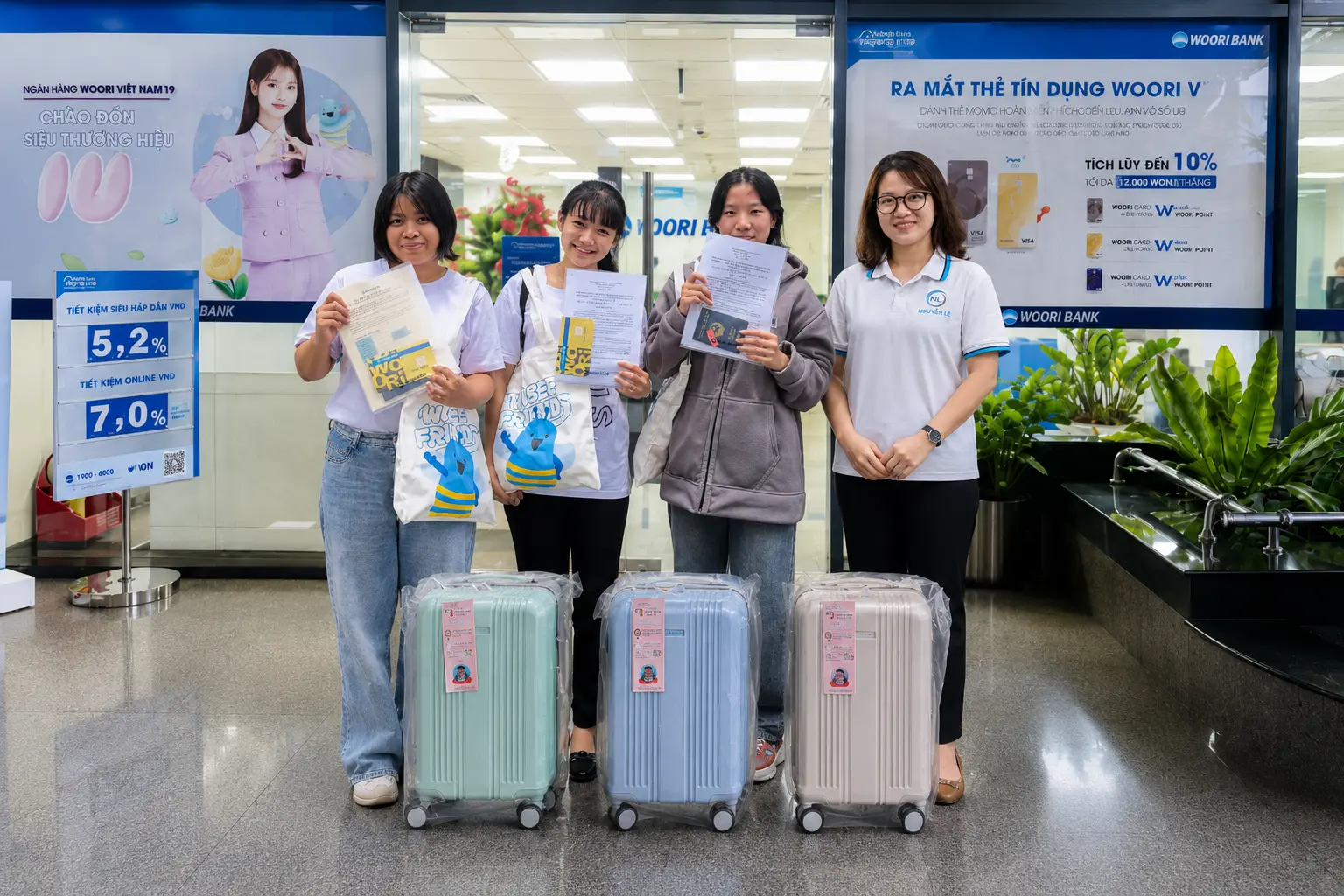 Du học sinh Hàn mở sổ K-study tại ngân hàng Woori Bank